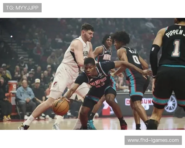 西部季后赛席位争夺白热化:开拓者、快船、勇士三队混战第8-10名 西部季后赛席位争夺白热化:开拓者、快船、勇士三队混战第8-10名