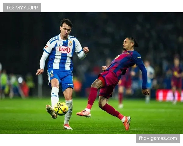 西甲推出史上首个复古比赛日，转播视觉全面复刻90年代足球画面语言